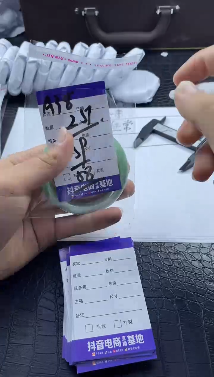 时尚大女王女款精美美人镯A38