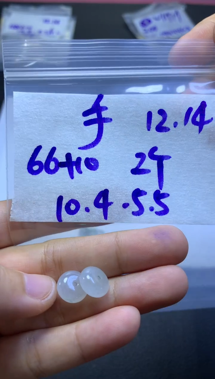 未镶嵌定制翡翠手***河手可摘星河