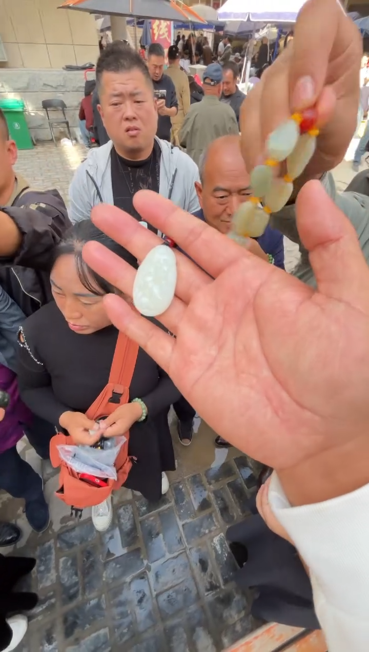 未镶嵌和田玉（糖玉）挂件和田玉