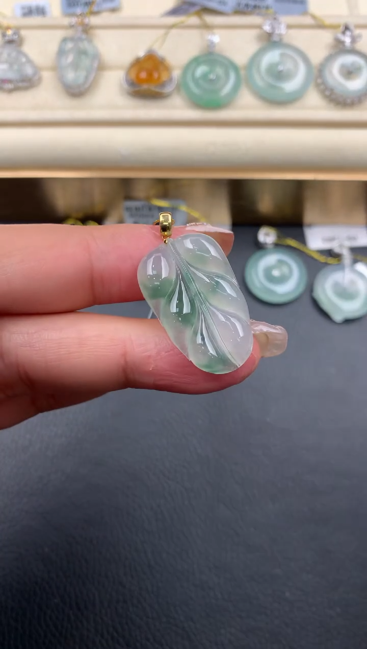 【闪购商品】翡翠颈饰18K金镶嵌D652     