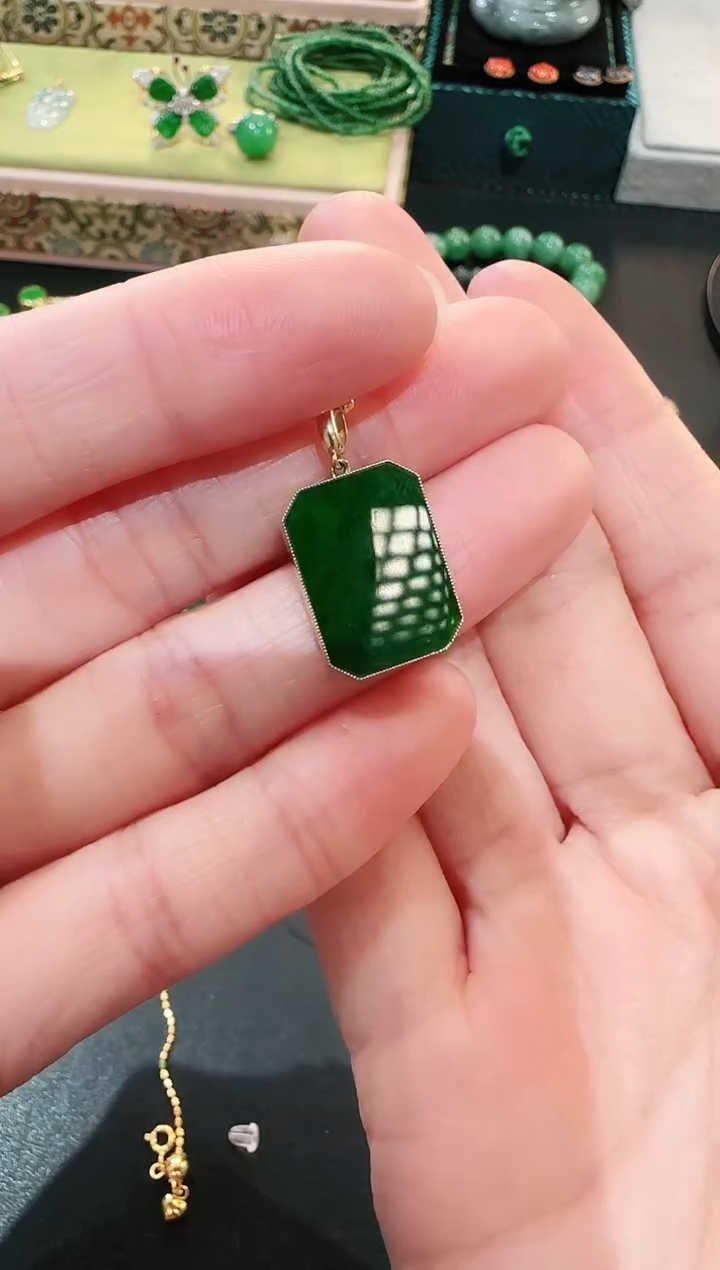 【闪购商品】翡翠颈饰18K金镶嵌吊坠