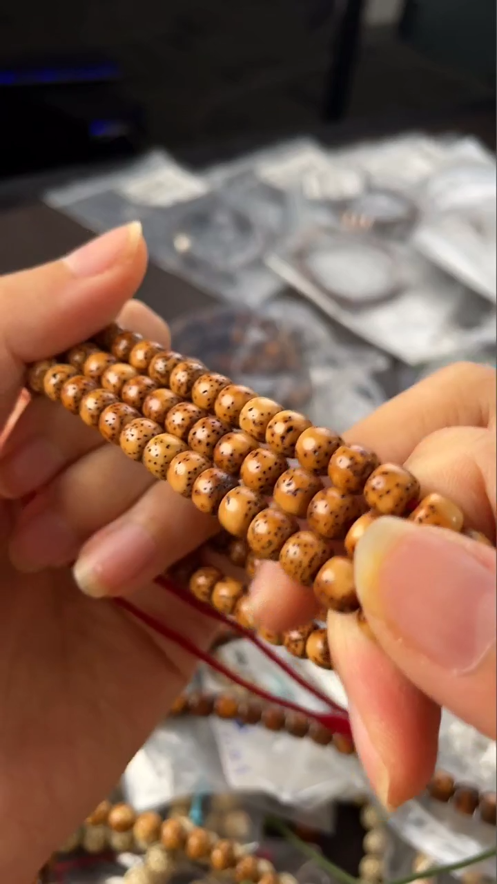 星月菩提吊坠精工级浅花皮桶珠7*6长串（B）