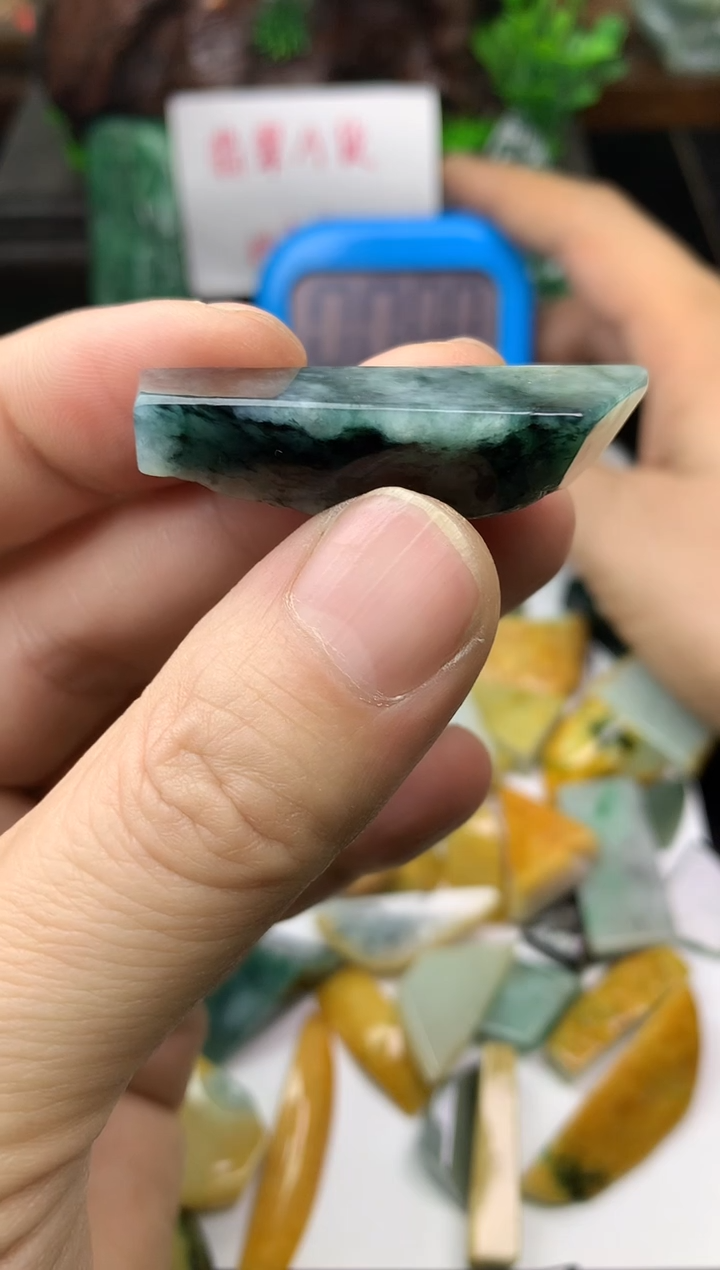 颈饰未镶嵌翡翠龙料子