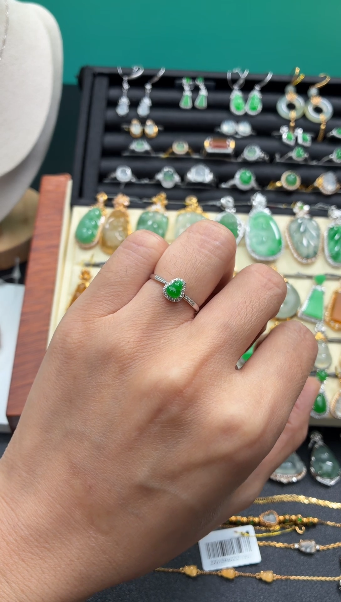 颈饰18K金镶嵌翡翠天然翡翠A货