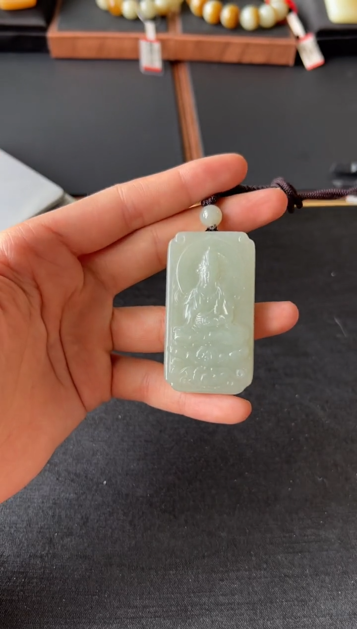 【闪购商品】和田玉吊坠(赠链)未镶嵌且末微色差近矿