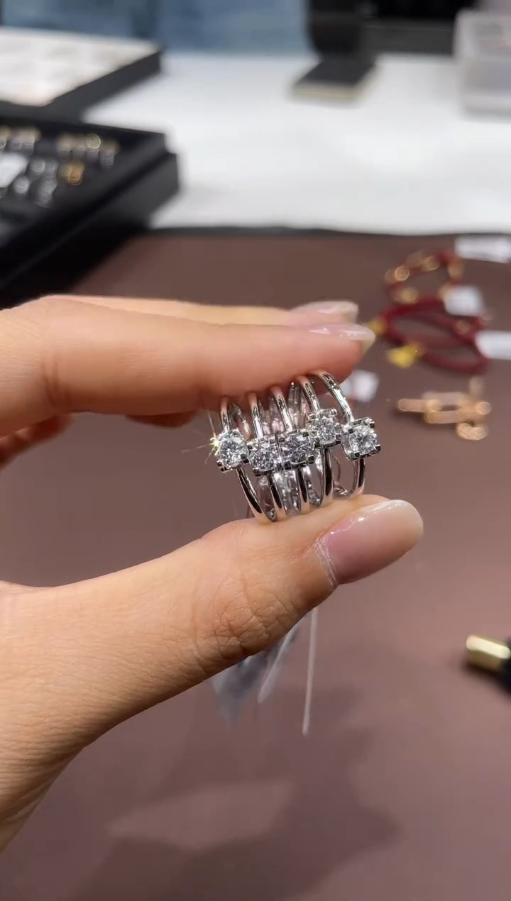 戒指18K金镶嵌钻石TA0716-1620-767