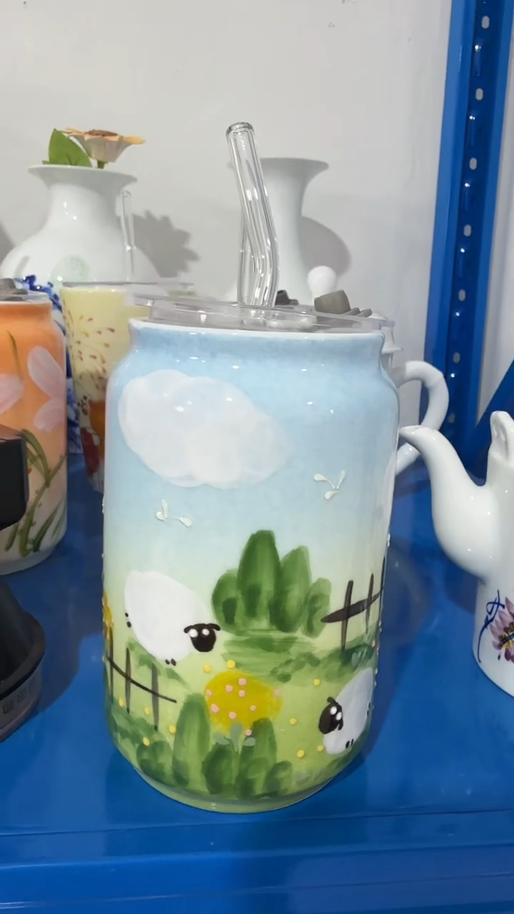 摆件陶瓷S****?景德镇高温瓷（易拉罐杯）