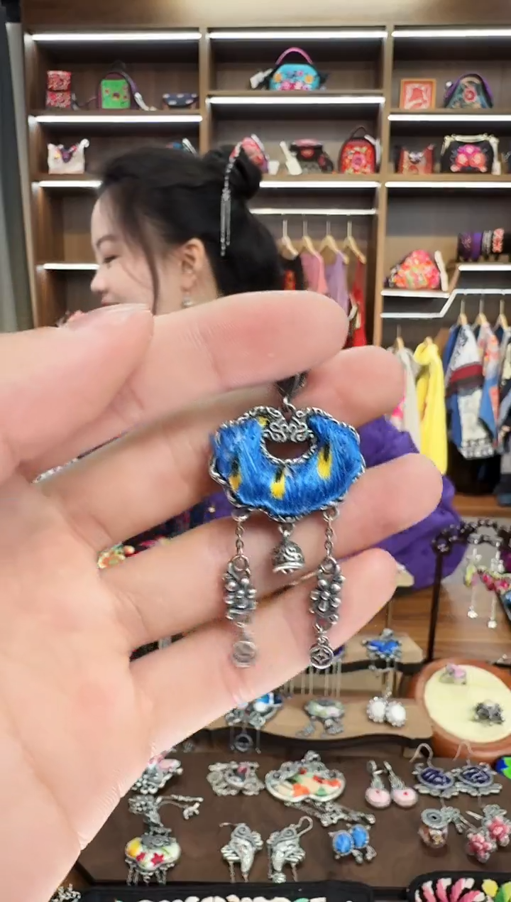 【闪购商品】织绣93蒙阿苏苗绣传承