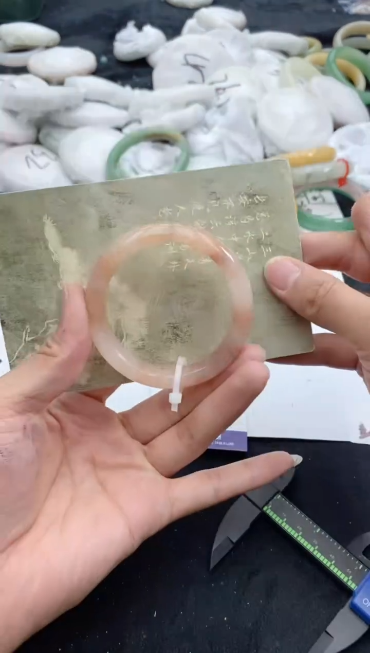 【闪购商品】石英质玉手镯未镶嵌158