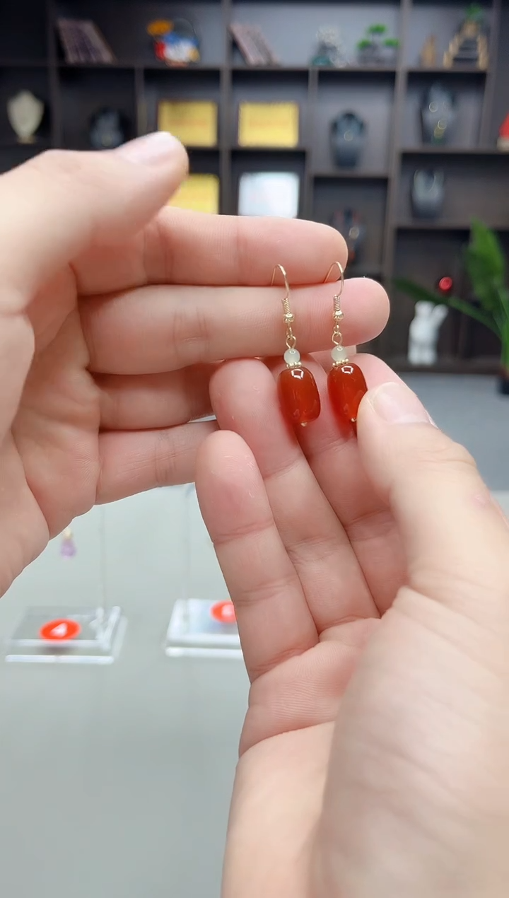 未镶嵌耳饰玛瑙/玉髓1335000