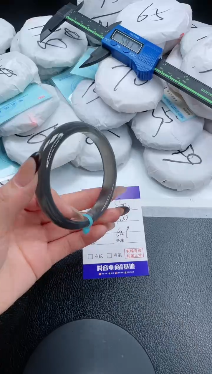 【闪购商品】石英质玉手镯未镶嵌13S80-62