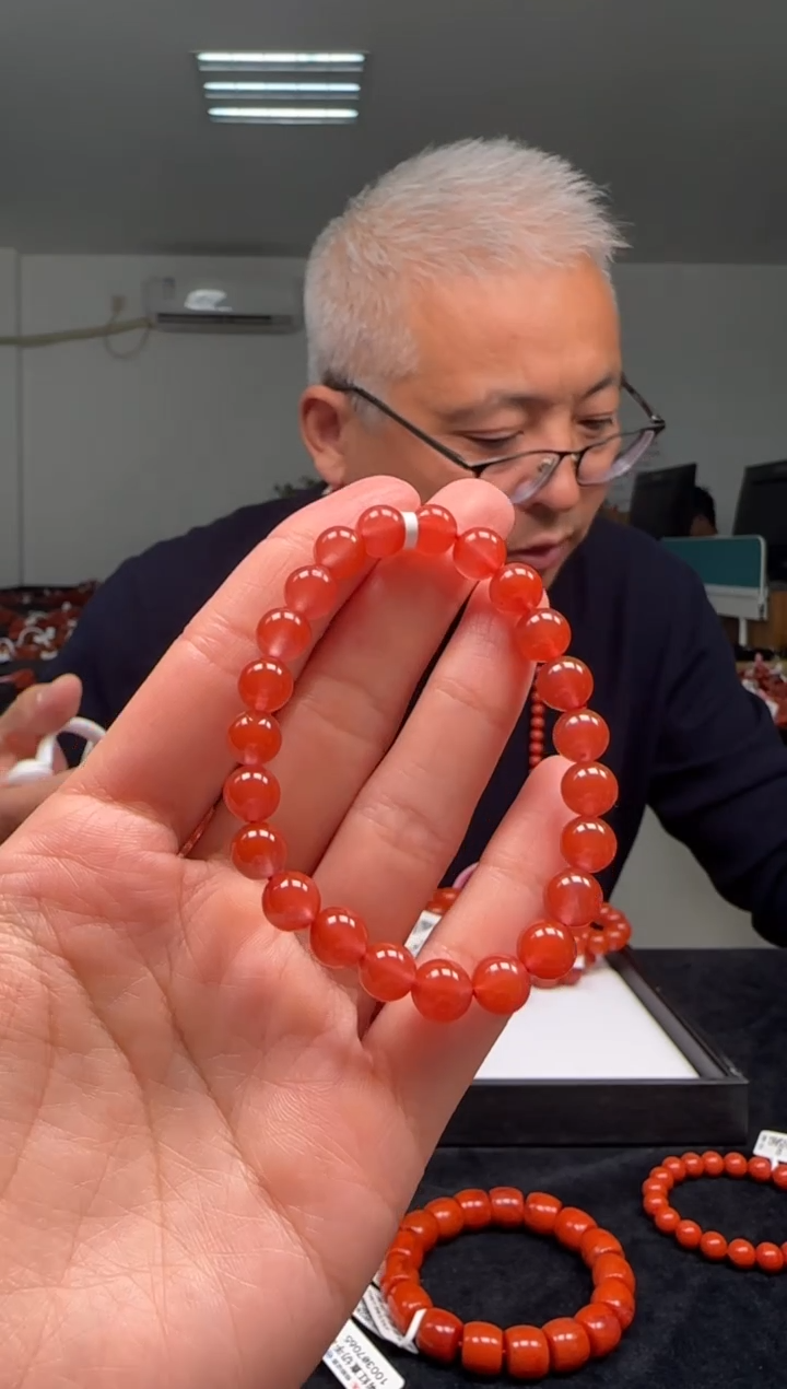 【闪购商品】南红玛瑙8mm保山手串圆珠未镶嵌多样性发一件