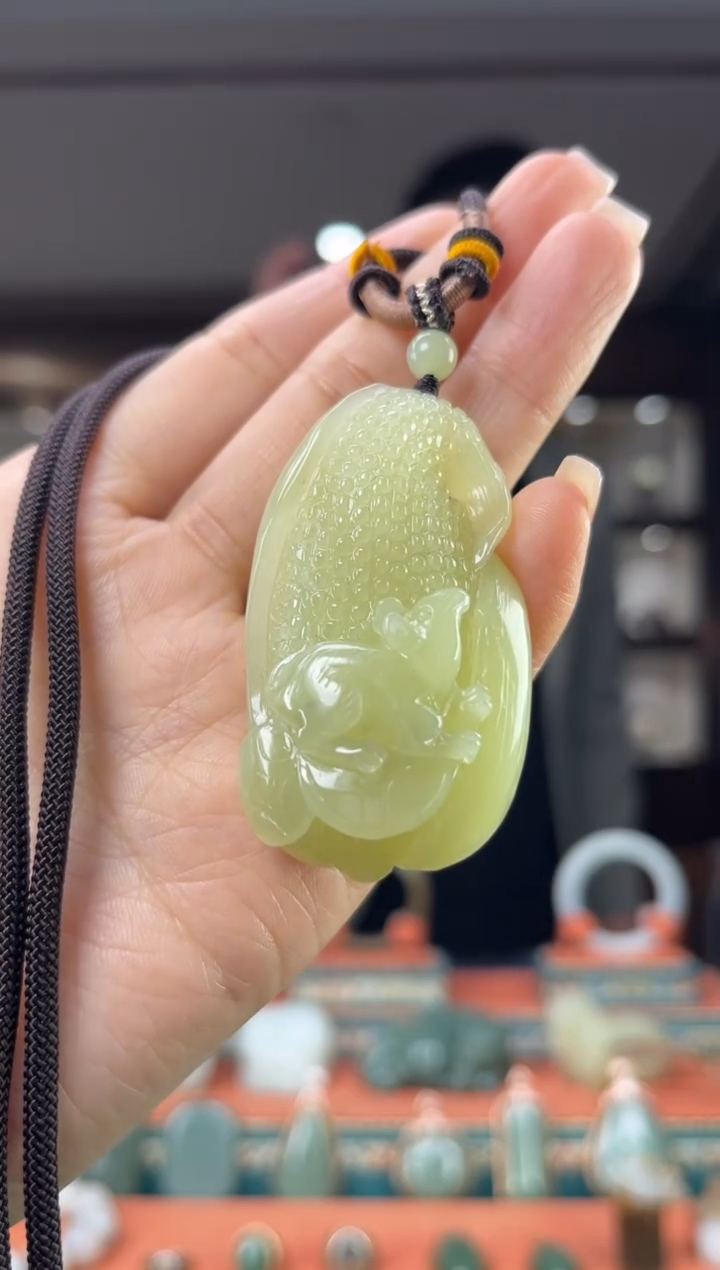 颈饰未镶嵌和田玉佩佩