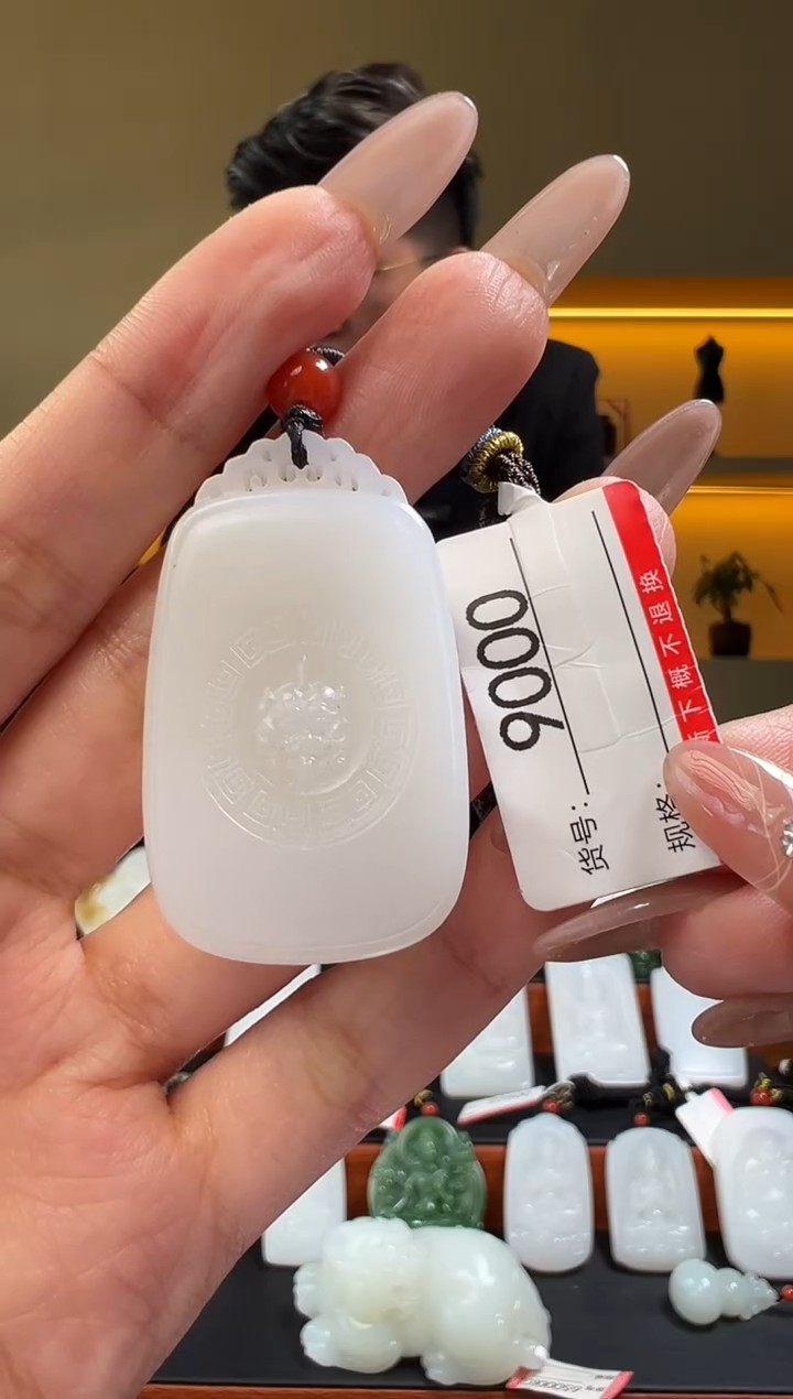 颈饰未镶嵌和田玉1