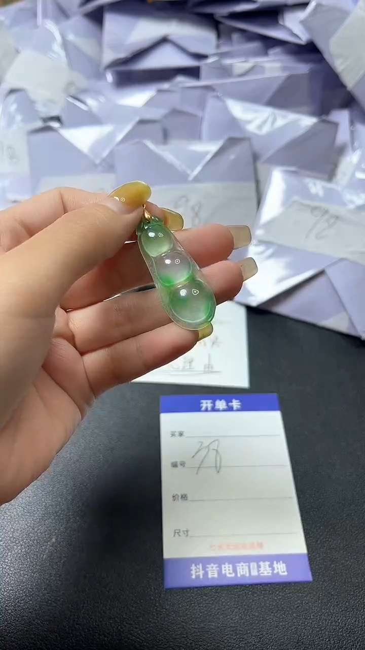 翡翠未镶嵌颈饰时尚女士精品吊坠