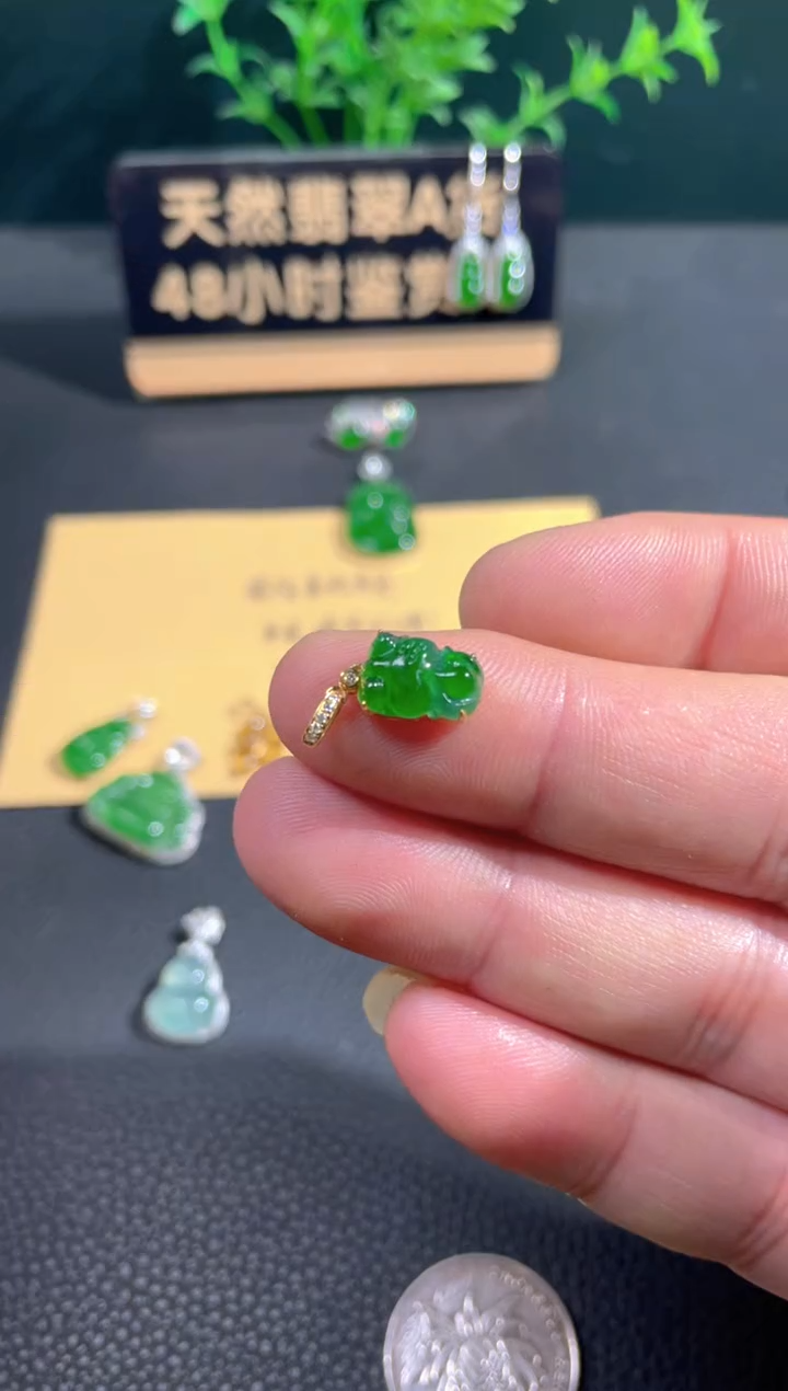 【闪购商品】翡翠颈饰18K金镶嵌翡翠