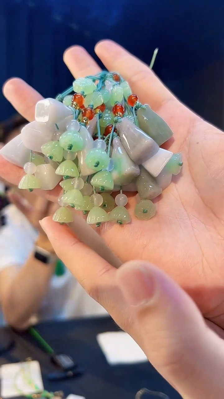 翡翠未镶嵌颈饰缅料A货/多样性发货/一件