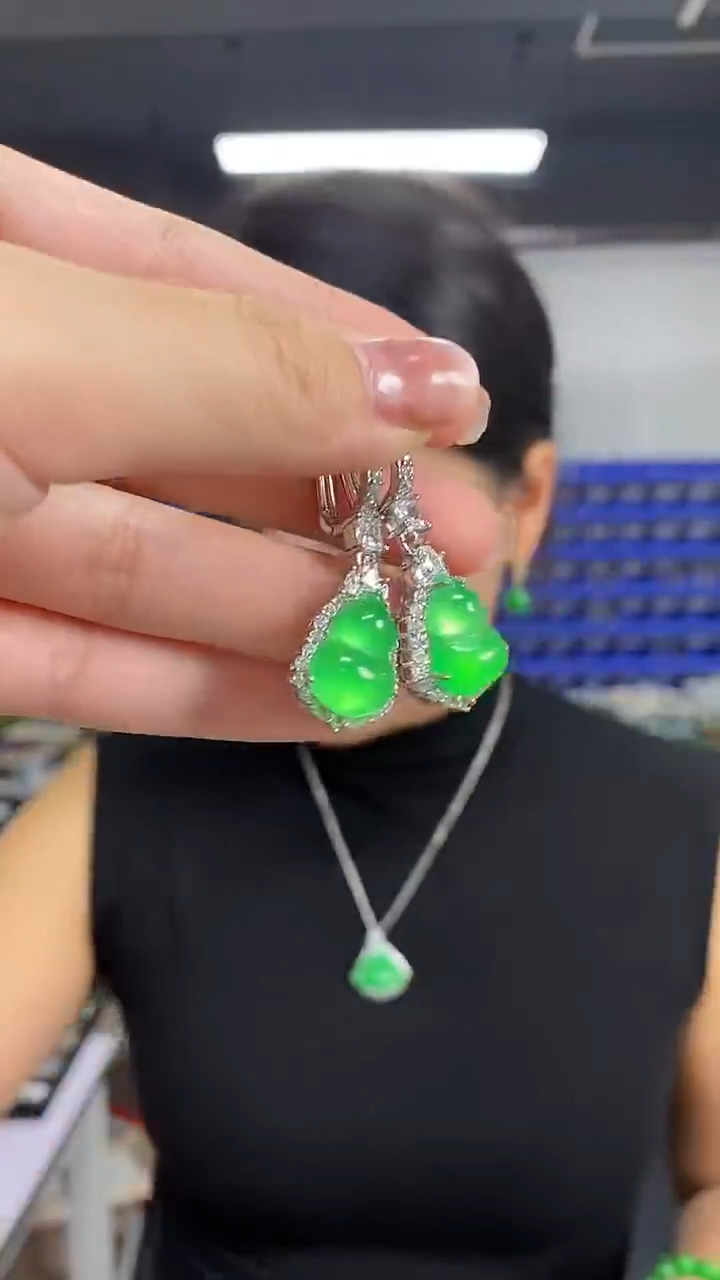 未镶嵌翡翠耳饰多样性发其一颜色微差