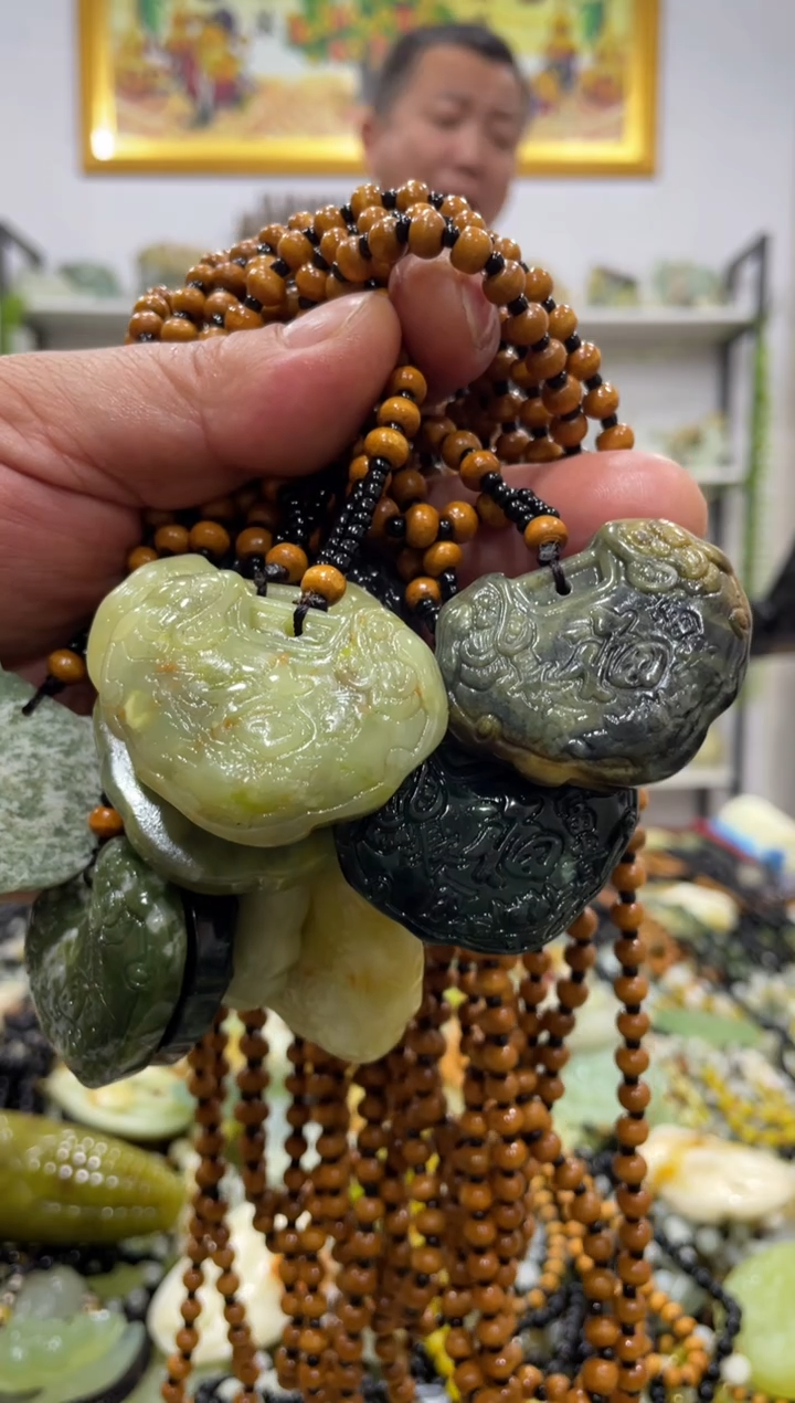 【闪购商品】岫玉吊坠未镶嵌多样性发货其中发一件