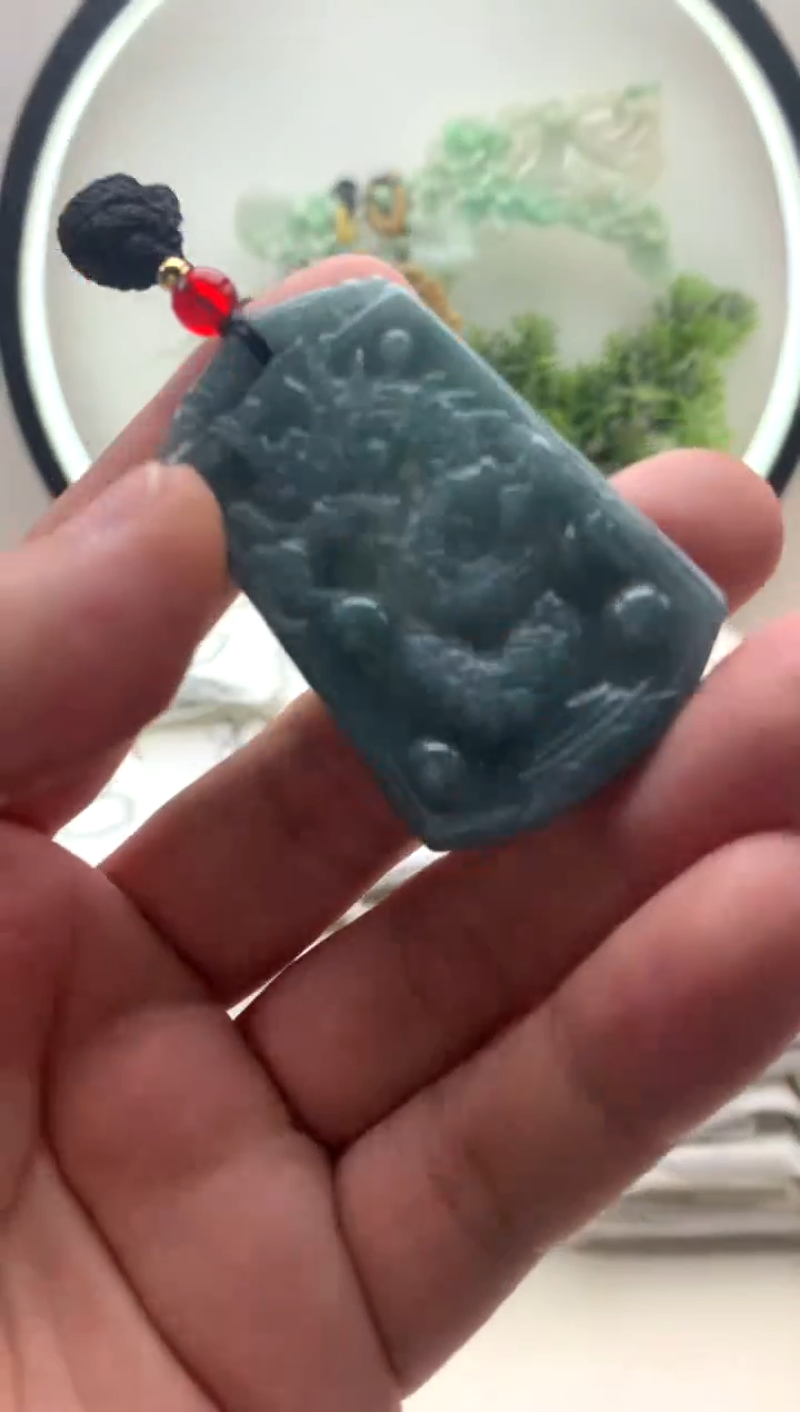 颈饰未镶嵌翡翠龙牌