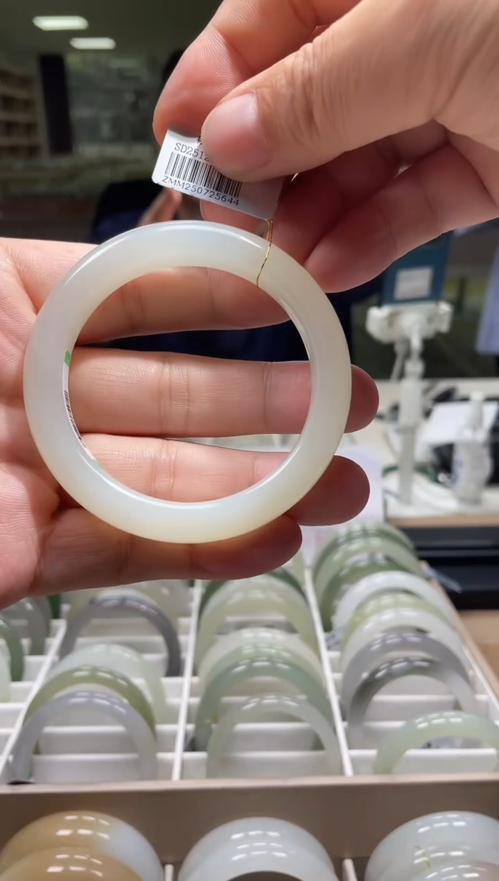 未镶嵌手镯和田玉T****n56-57圈口 5644