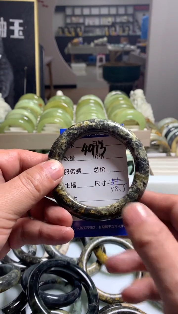 【闪购商品】蛇纹石玉手镯未镶嵌4913