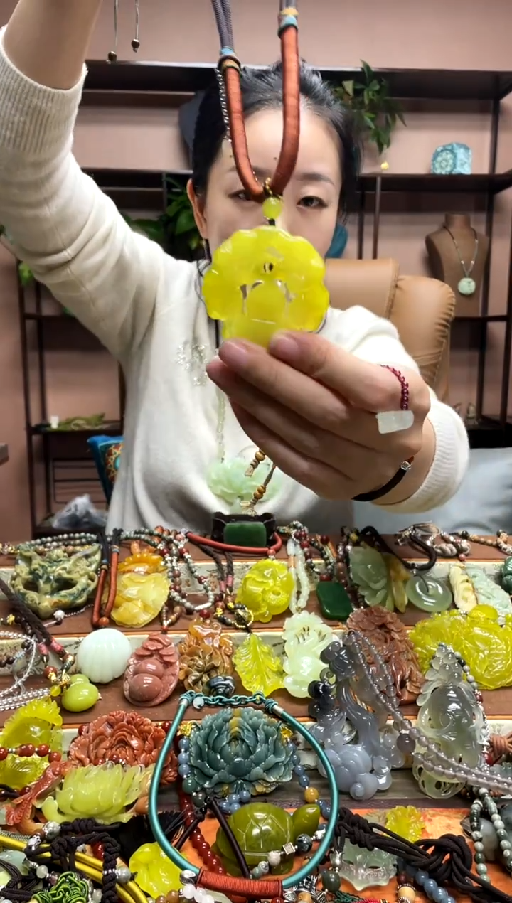 未镶嵌岫玉吊坠·