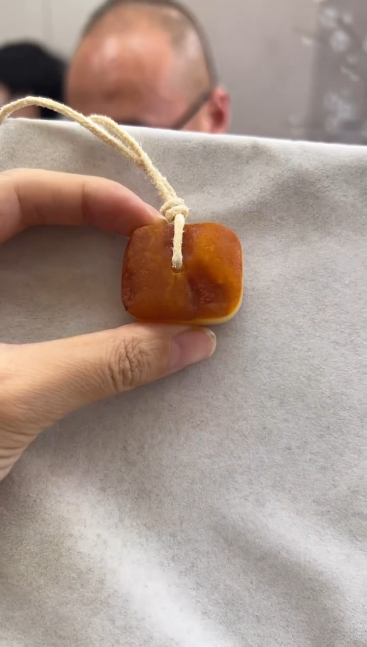 【闪购商品】琥珀裸石未镶嵌10115165-吊坠