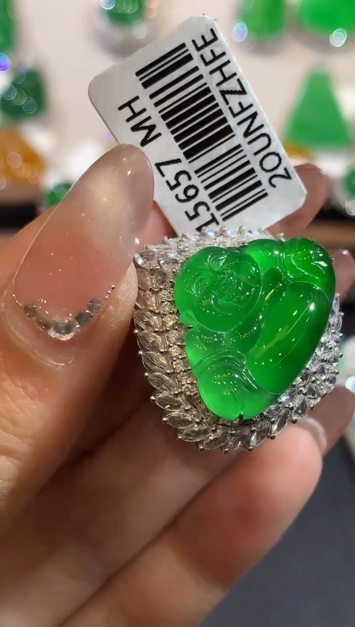 吊坠(不含链)18K金镶嵌翡翠多样性发其一