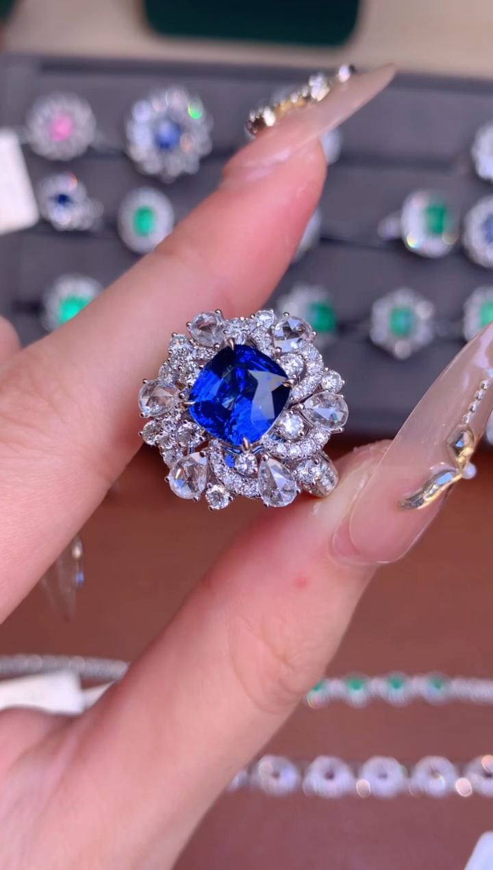 【闪购商品】蓝宝石戒指18K金镶嵌3.43CT