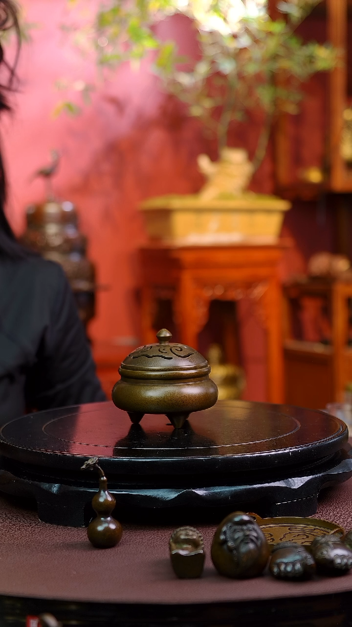 【闪购商品】三足熏香炉            