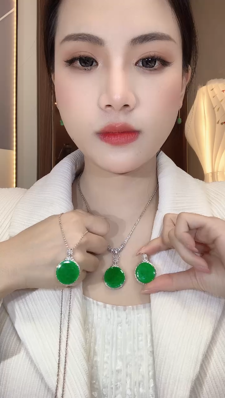 【闪购商品】翡翠吊坠(不含链)18K金镶嵌A35 多样性发货一件