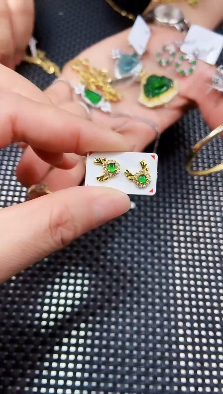 【闪购商品】翡翠耳饰未镶嵌111111111