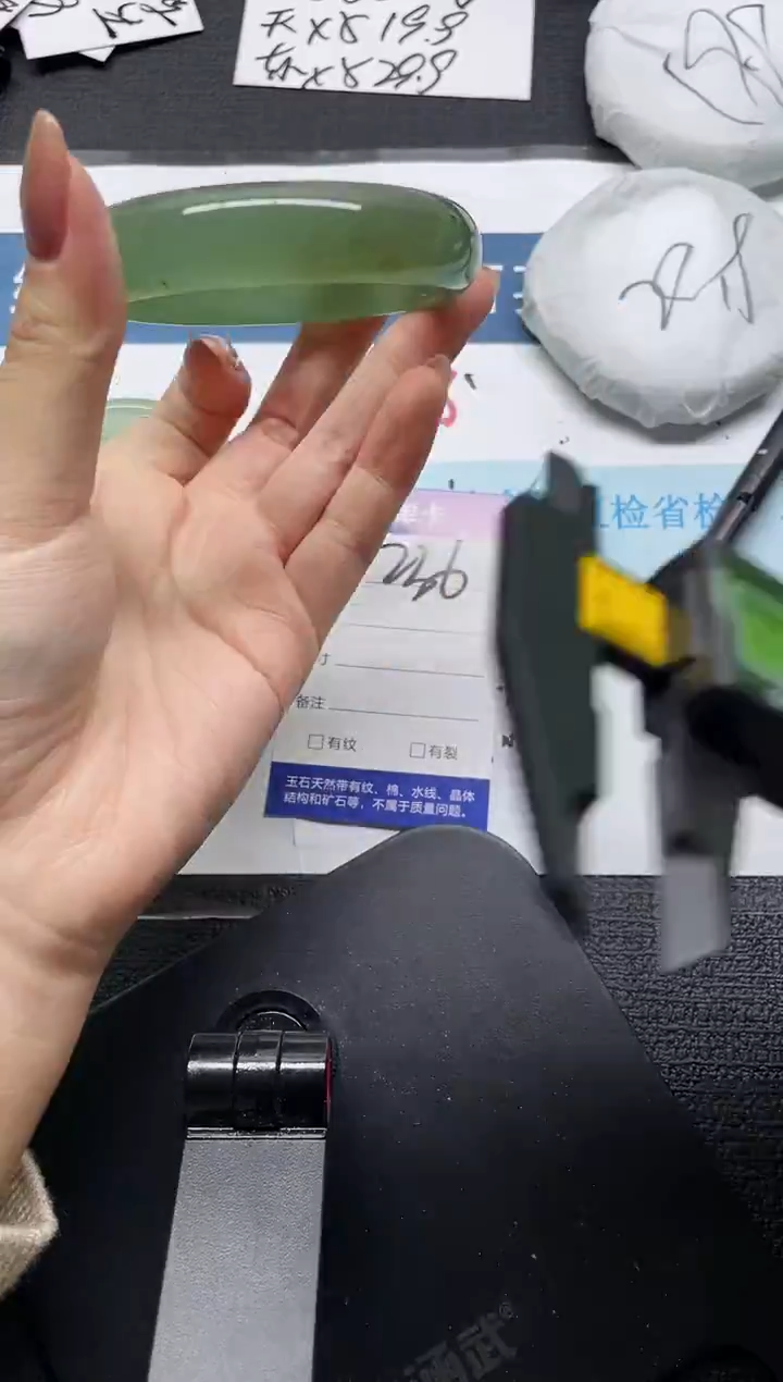 未镶嵌手镯石英质玉236-56