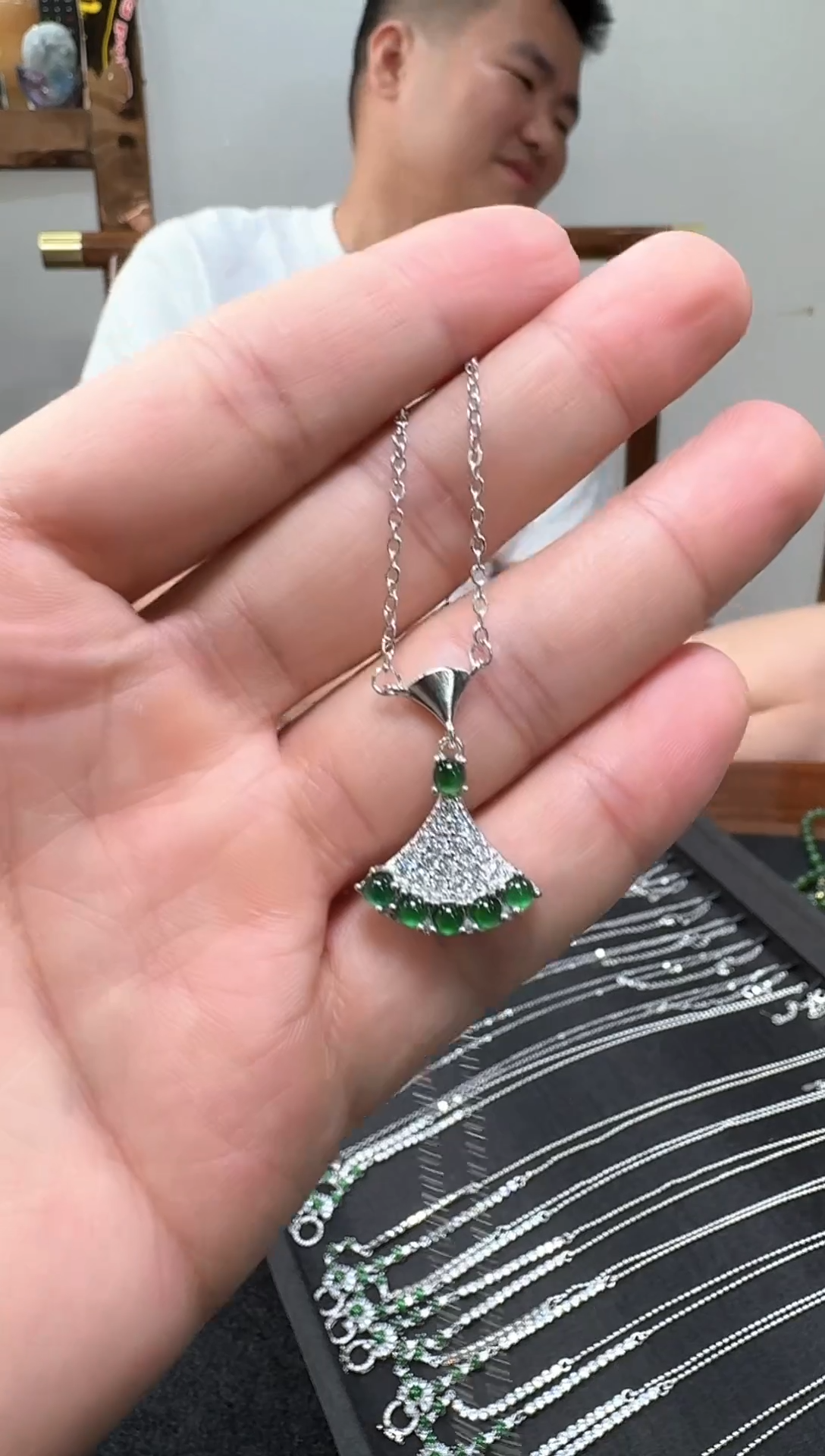 翡翠未镶嵌吊坠(赠链)【JQ】翡翠项链（多样性发其一）