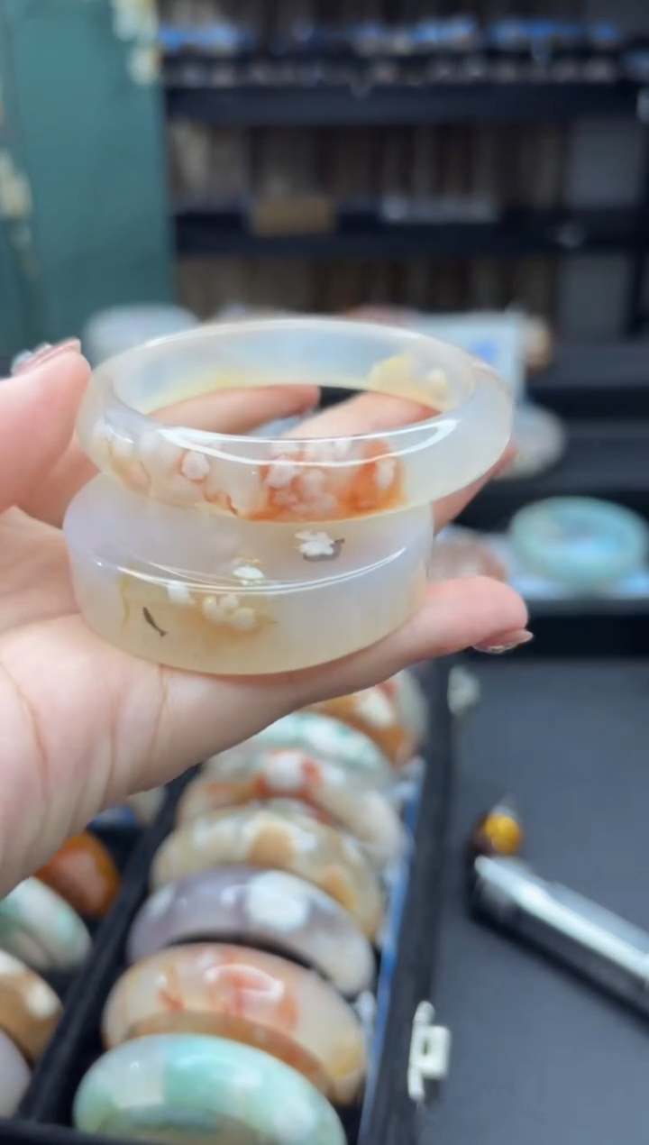 【闪购商品】石英质玉手镯未镶嵌186（54圈赠送镯心）