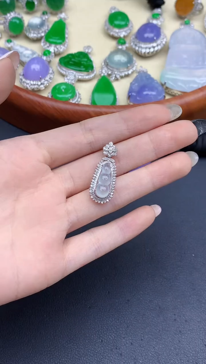 颈饰18K金镶嵌翡翠牛**?430-尾款1360总价2860