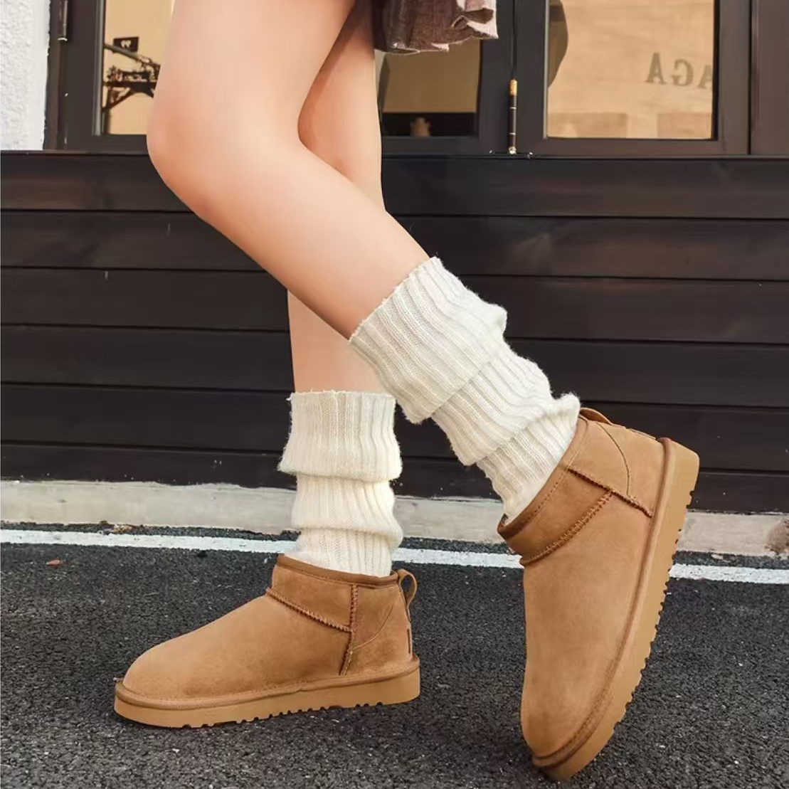 厚底秋冬女士舒适时尚经典迷你纯色厚底保暖休闲短筒雪地靴