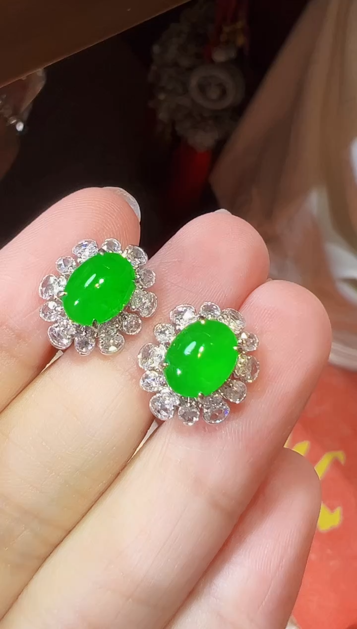18K金镶嵌戒指翡翠蛋面