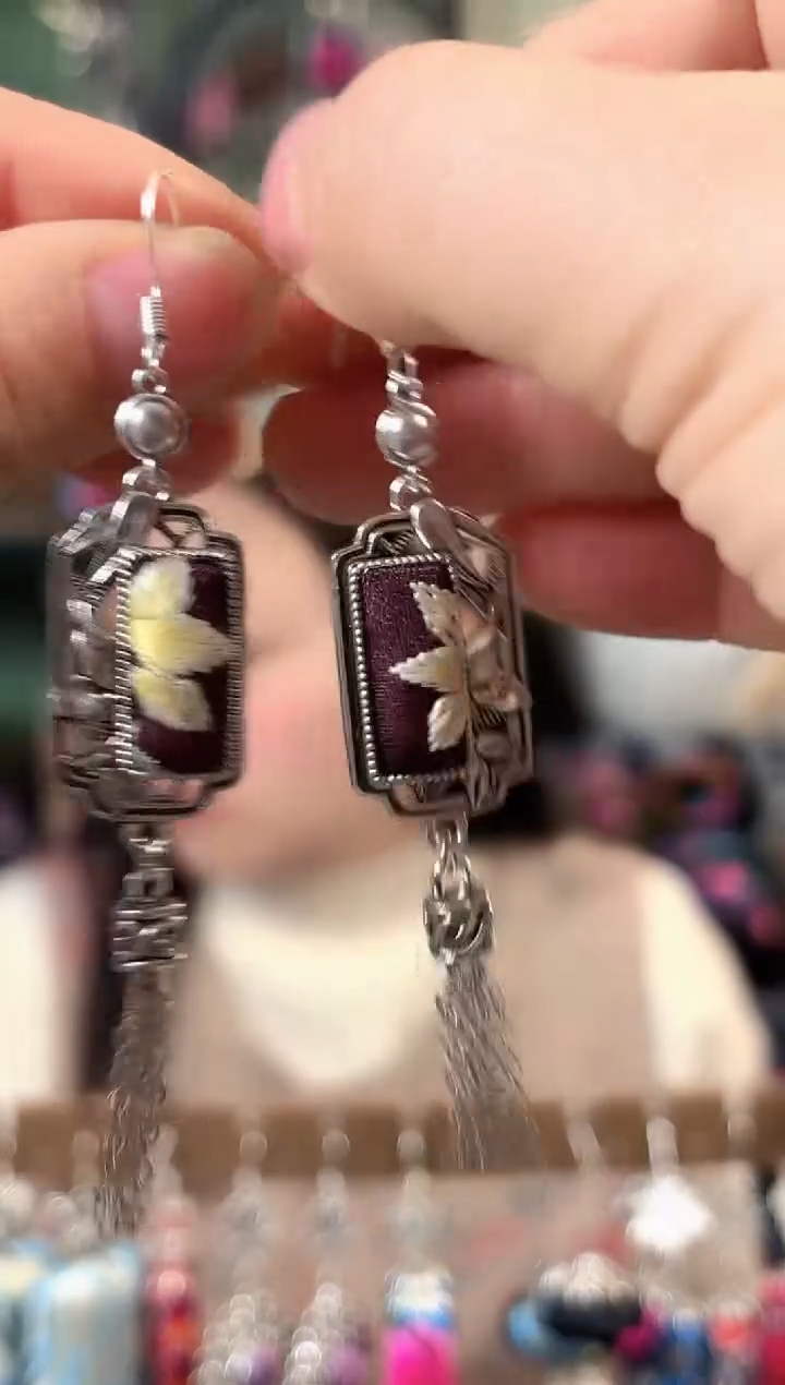 彩云南阁非遗老绣饰品545