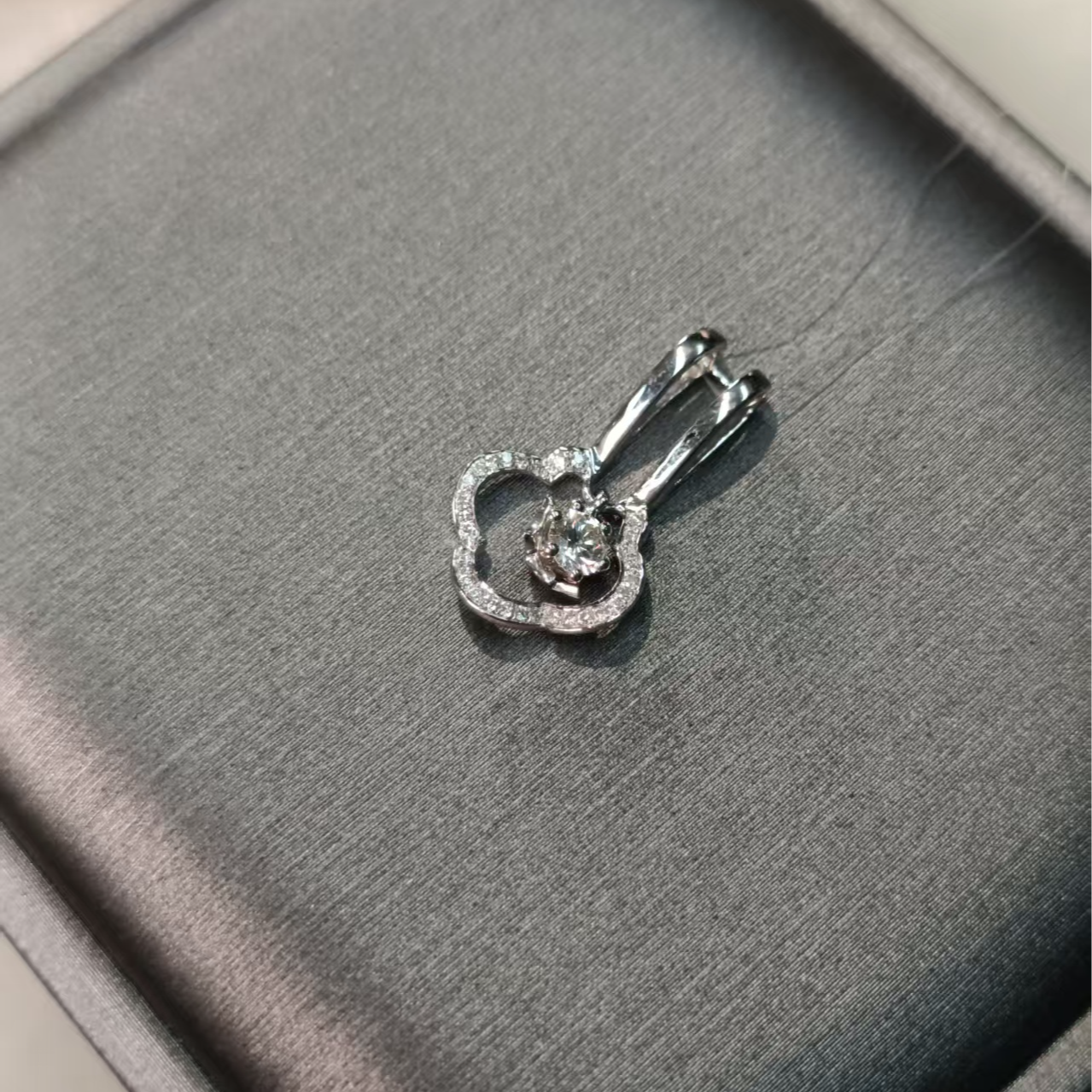 金AU７５０如意钻石吊坠