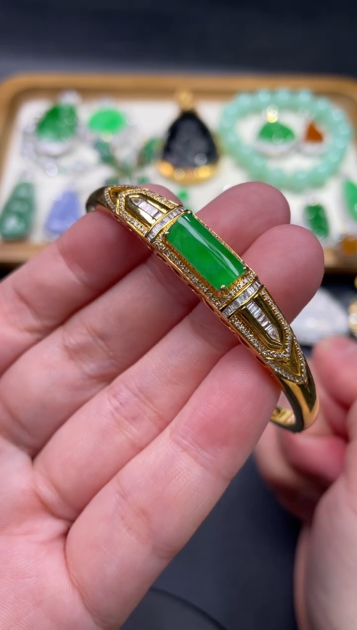 【闪购商品】翡翠手镯18K金镶嵌123........