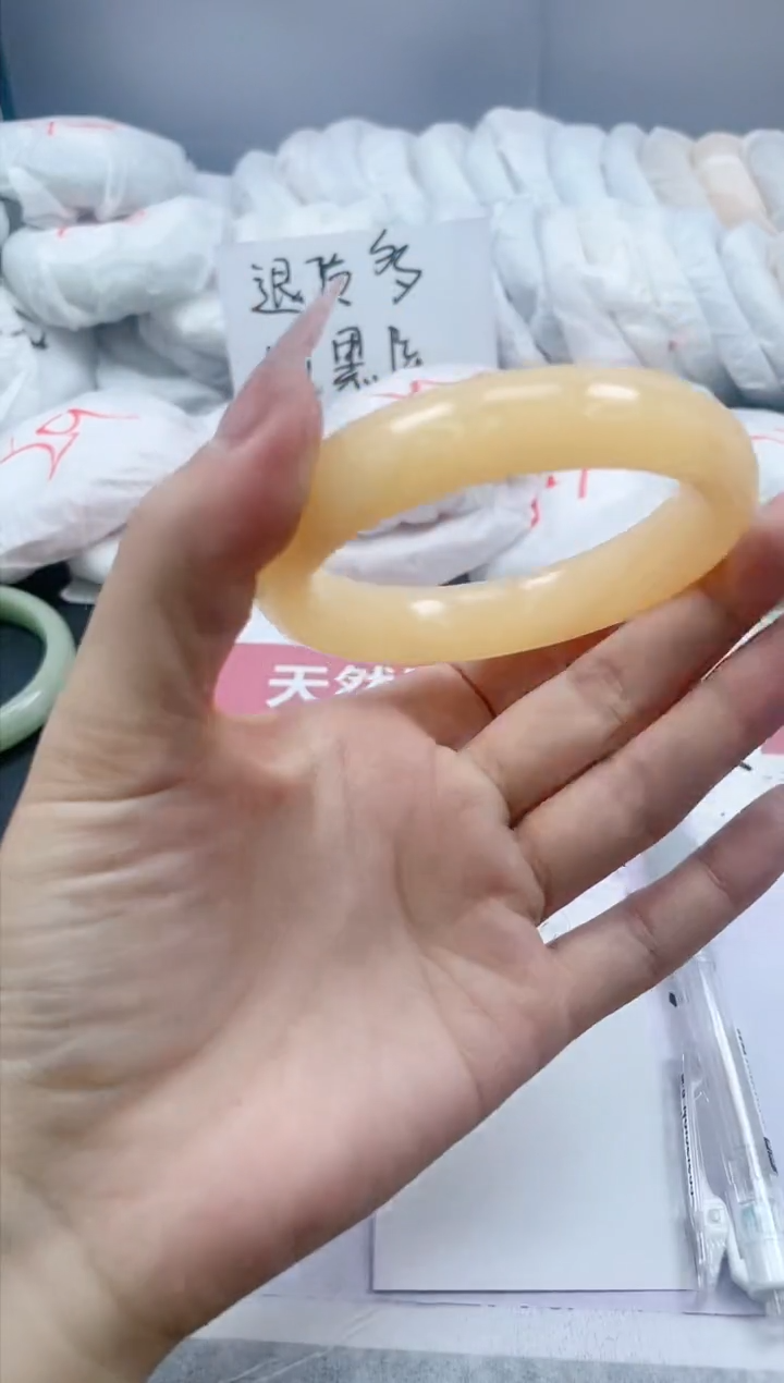 【闪购商品】石英质玉手镯未镶嵌272/58.6