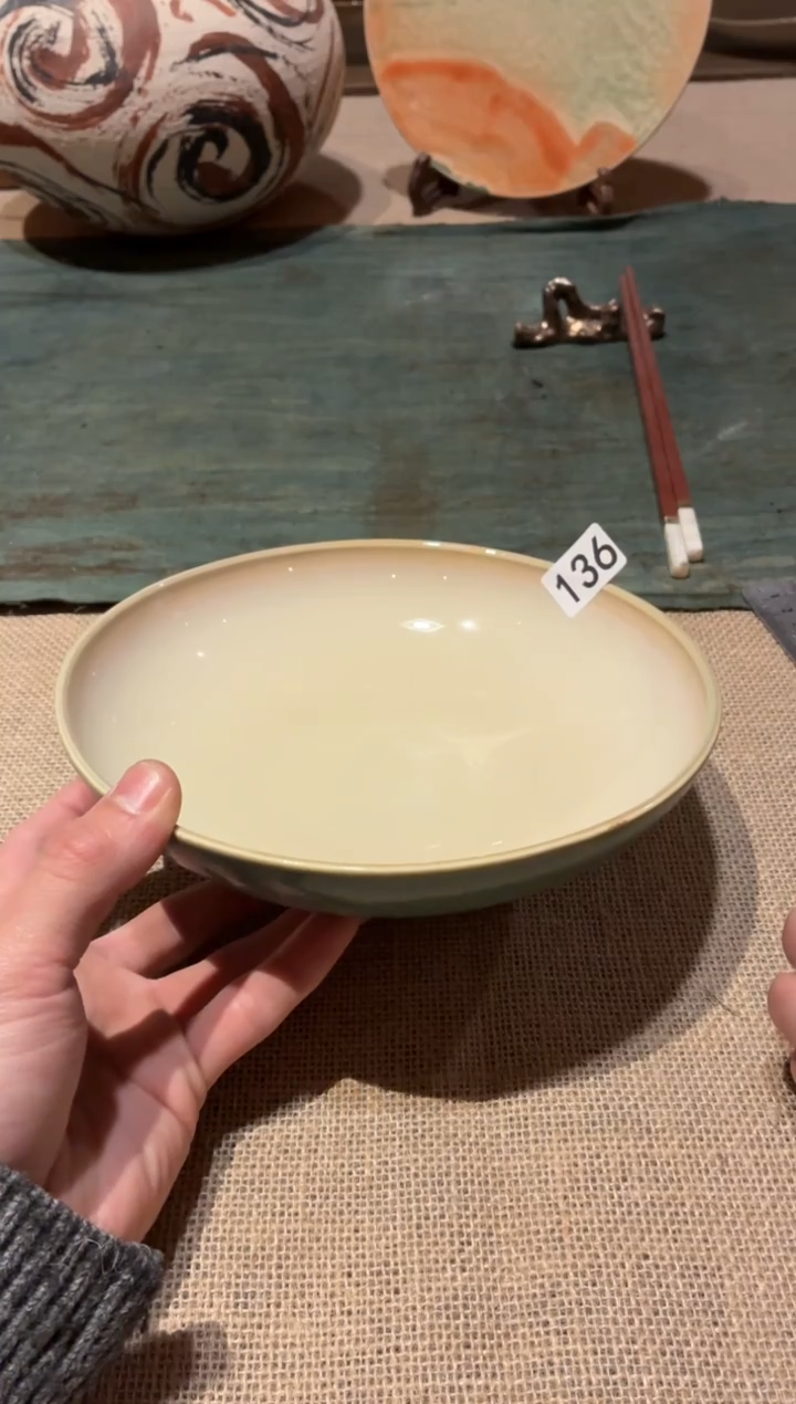 瓷片叶*?136外青内白锅盘1个