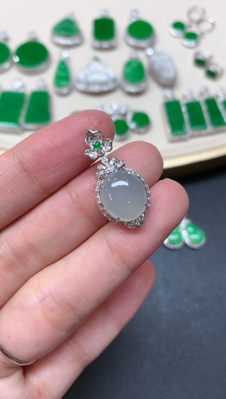 【闪购商品】翡翠吊坠(不含链)18K金镶嵌Q41|1980