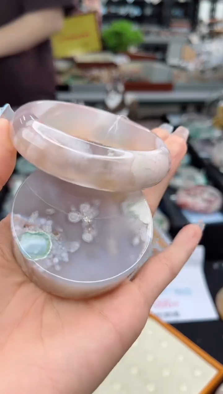 【闪购商品】石英质玉手镯未镶嵌57圈口（赠品镯心）353701