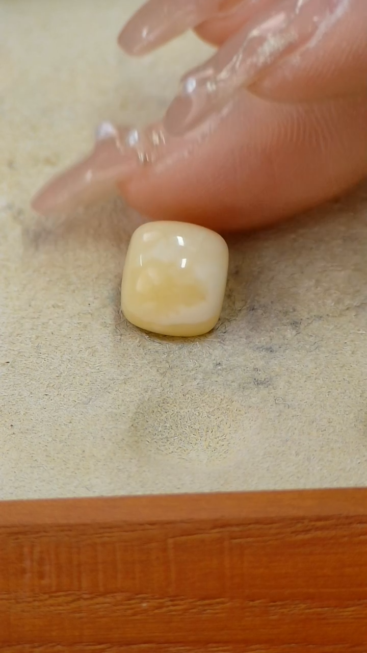 【闪购商品】蜜蜡裸石未镶嵌俄料老型10.9*9.8mm0.817克