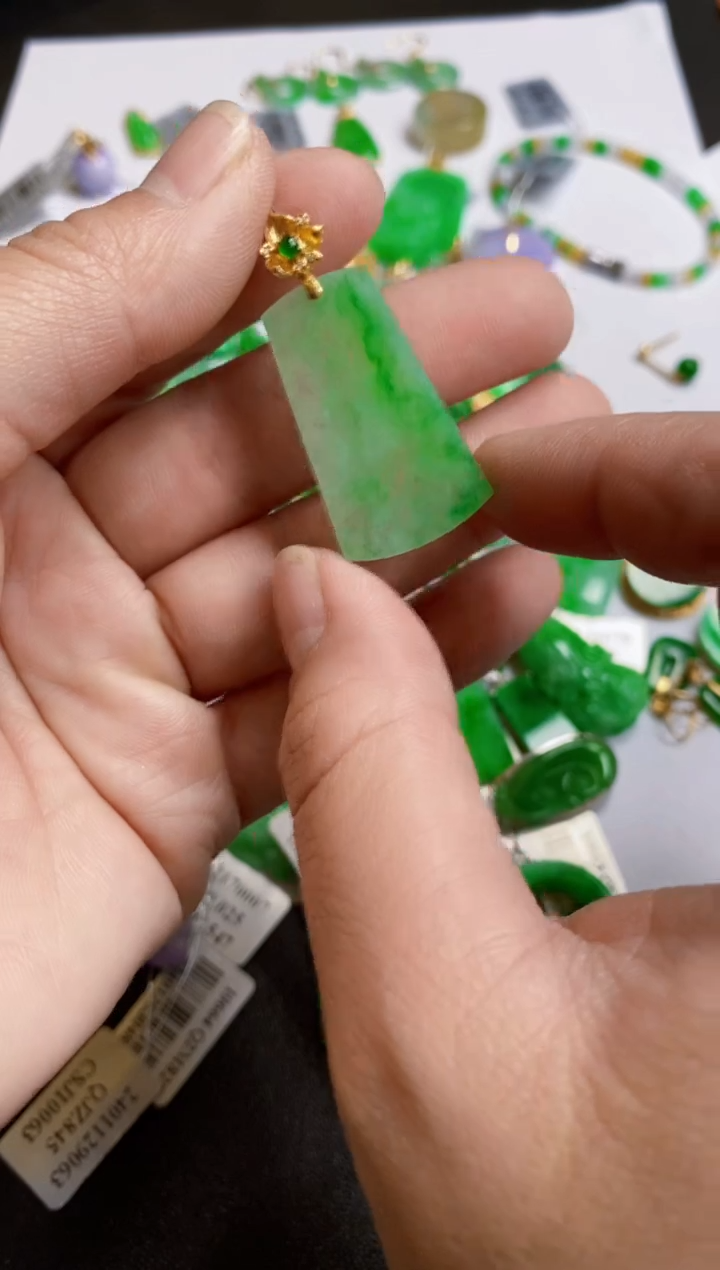 【闪购商品】翡翠颈饰18K金镶嵌无事牌