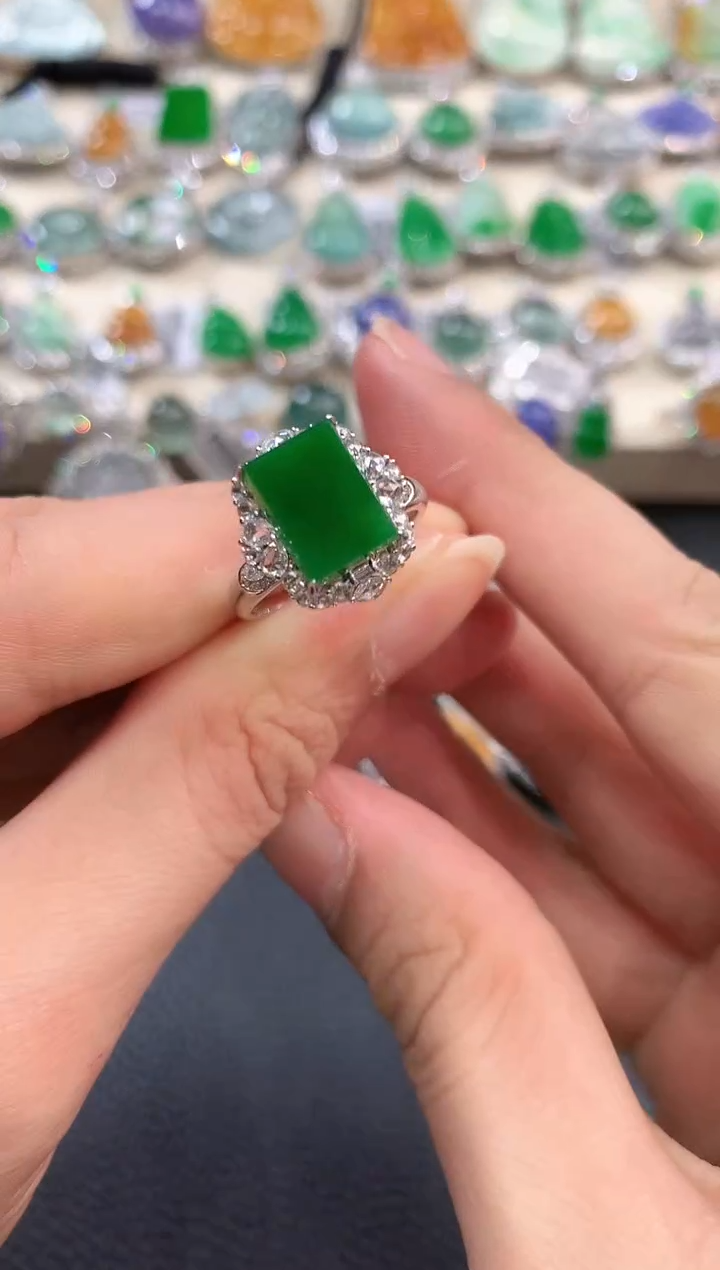 【闪购商品】翡翠戒指18K金镶嵌m48       