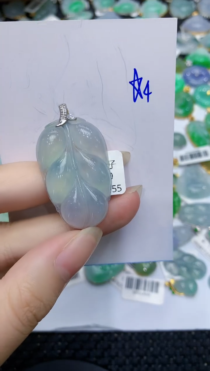 翡翠18K金镶嵌颈饰111111111